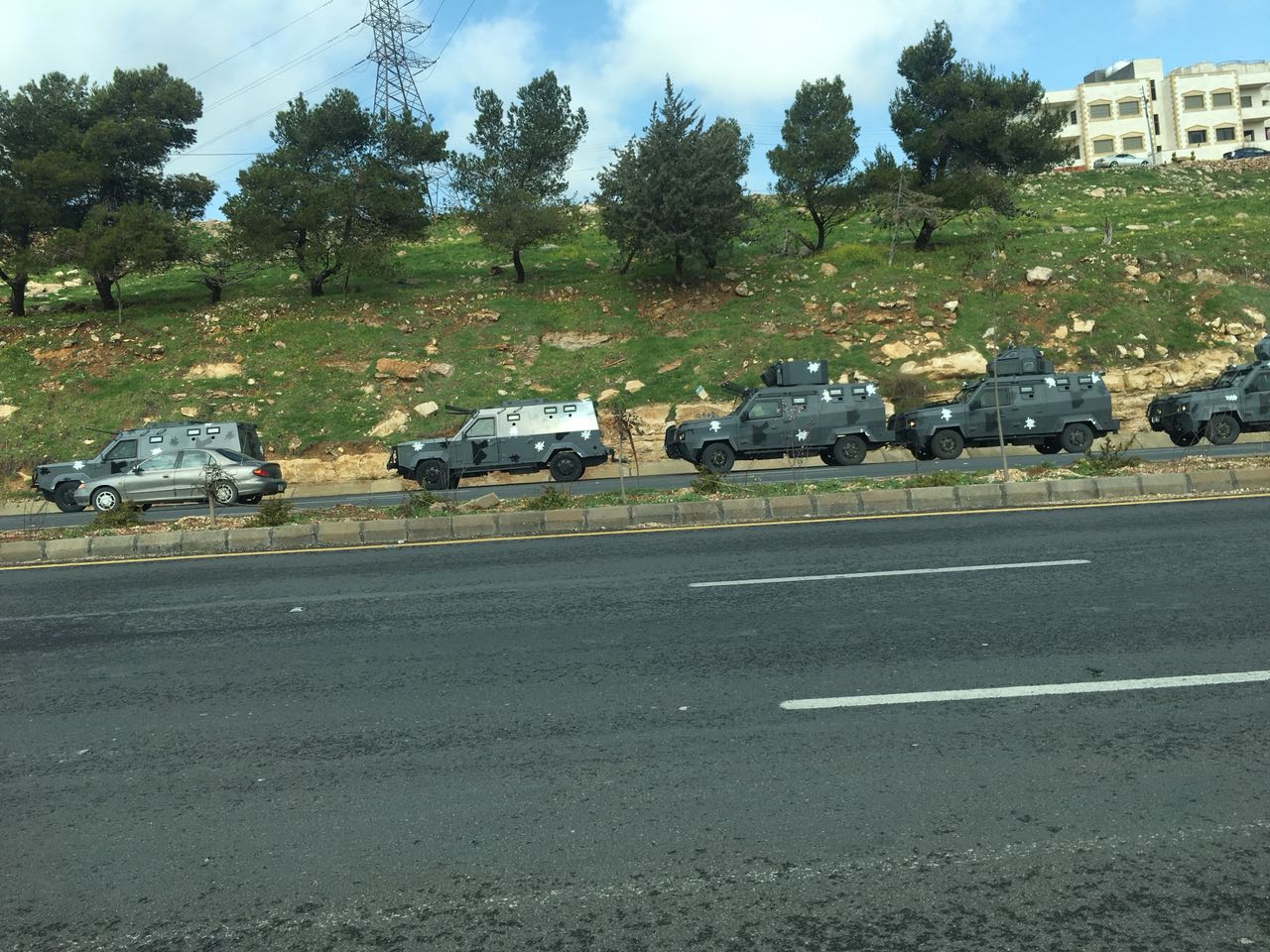 قموه: وقف الاحتجاجات بالسلط مرهون بتوجيه