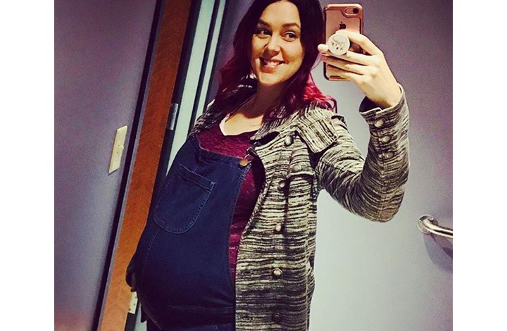 مذيعة أمريكية تلد على الهواء مباشرة