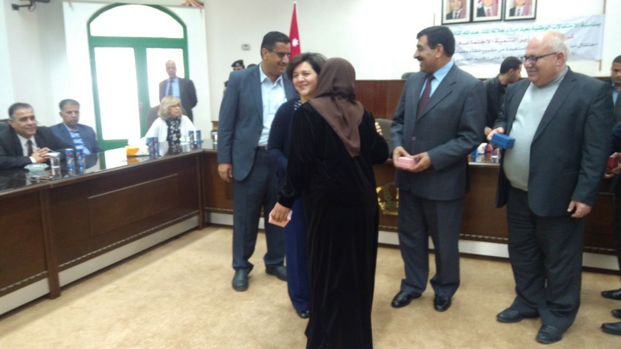 وزيرة التنمية تسلم 24 مسكنا للاسر