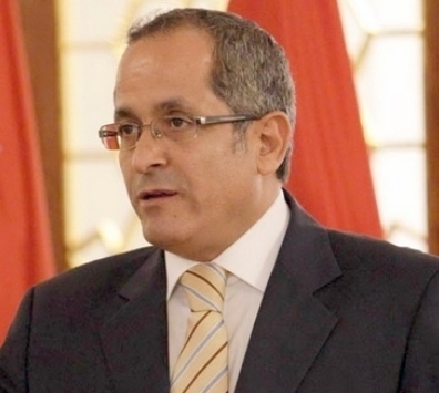 ’العايد‘ يقدم نسخة من اوراق اعتماده