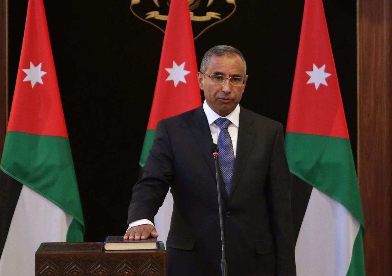 الرائد قاسم العبادي يهنئ الوزير العويدي