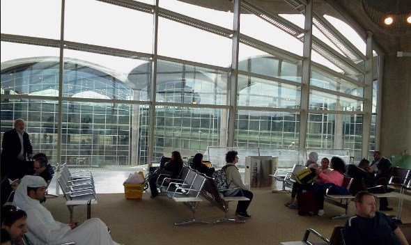 المطار يستقبل أعلى نسبة مسافرين منذ