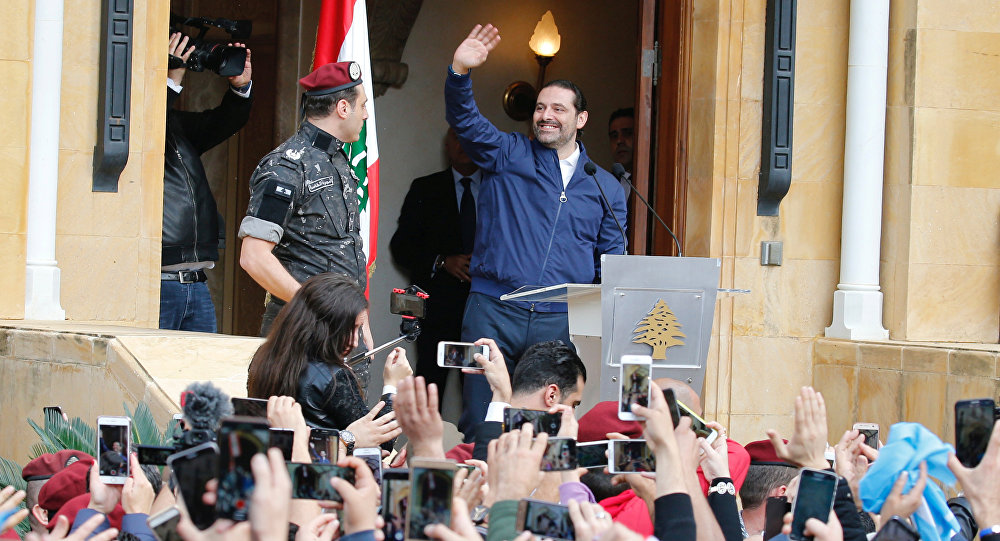 بالفيديو.. ’ربطة خبز‘ تضع الحريري في