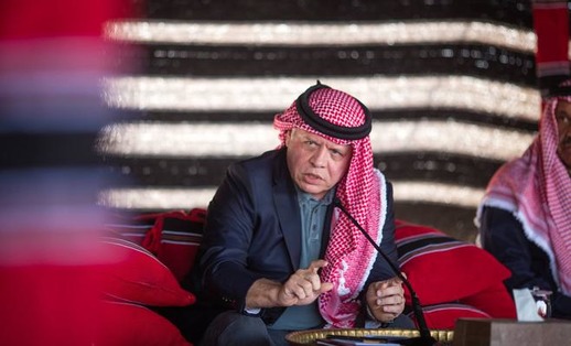 الملك يلتقي وجهاء بني صخر ومتقاعدين