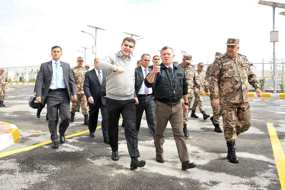 الملك يزور مركز التدريب المشترك (صور)