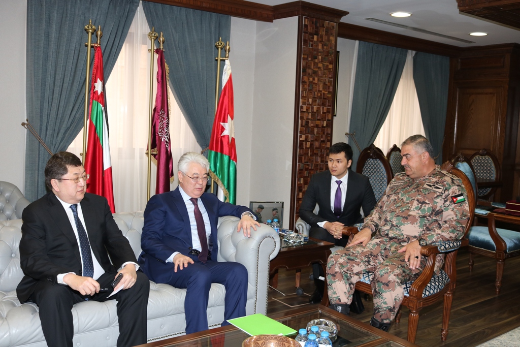 فريحات يستقبل وزير الصناعات الدفاعية والفضائية