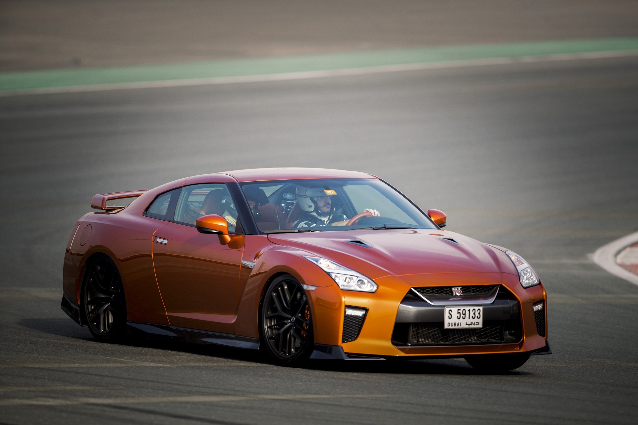 نيسان تطلق طراز العام 2017 من