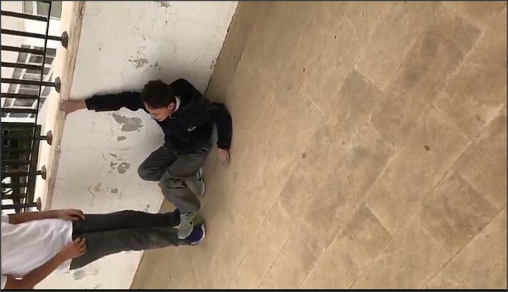 التربية: لجنة للتحقيق في اعتداء طالب