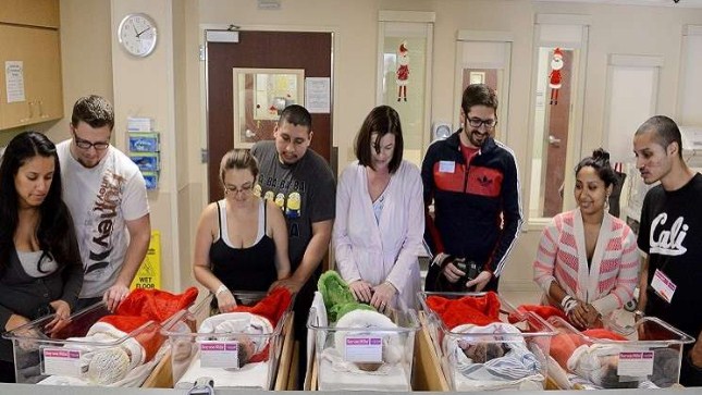 اكتشفتا تبديل ابنتيهما في مستشفى الولادة