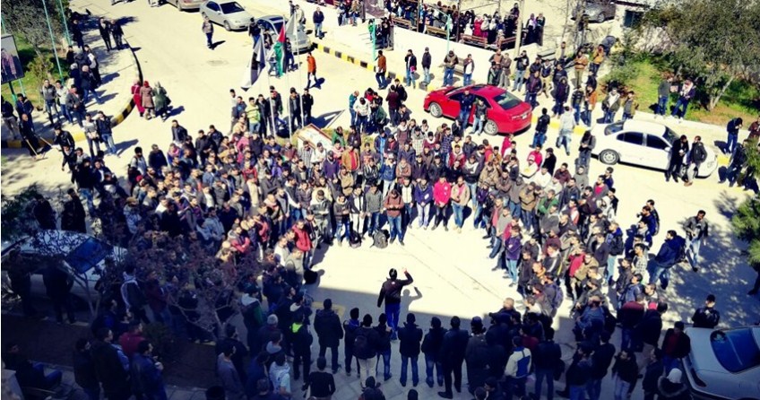 طلبة البوليتكنك يعتصمون