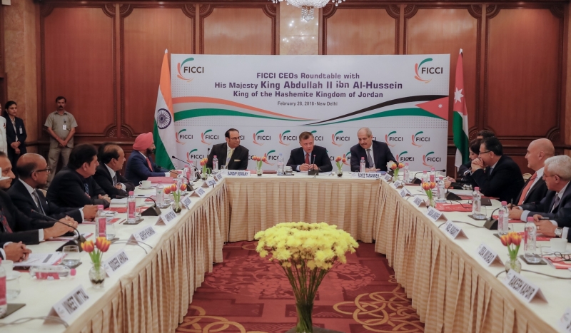 الملك يحضر جانبا من فعاليات منتدى