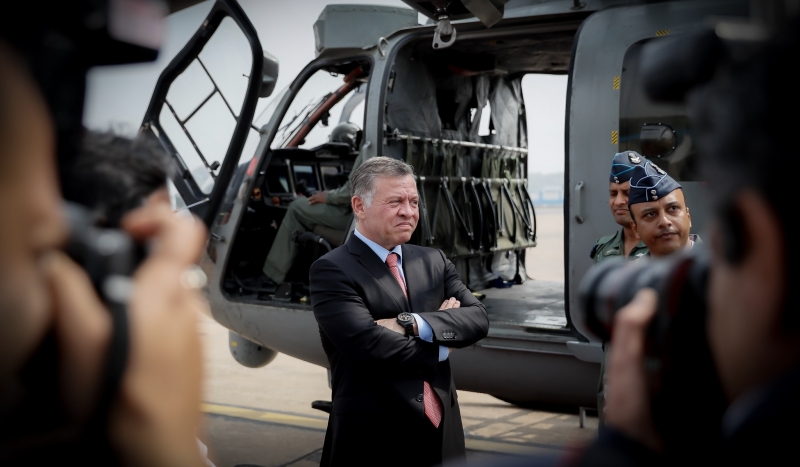 الملك يزور مركز تدريب حرس الأمن