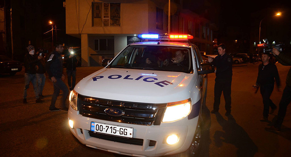 اعتقال معلم أمريكي تحصن داخل حجرة