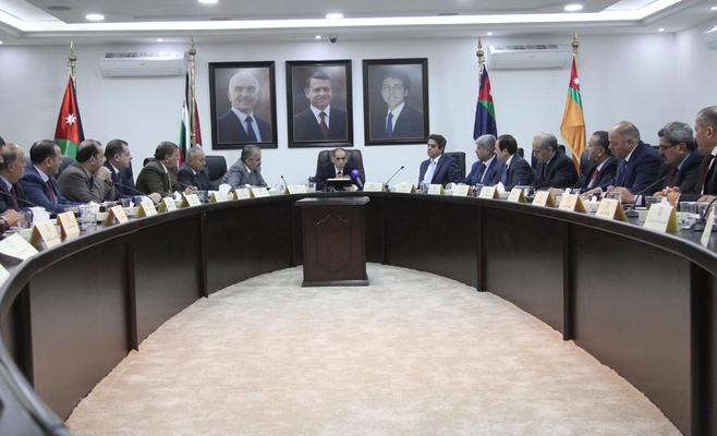 وزير الداخلية يشدد على ضرورة حل