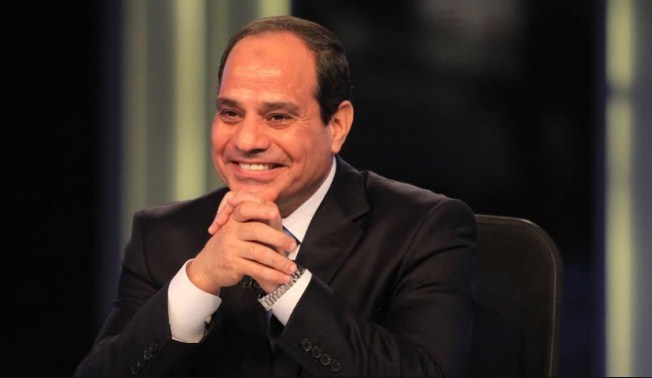 السيسي لـوزير الإسكان: أنت بتضحك ليه؟