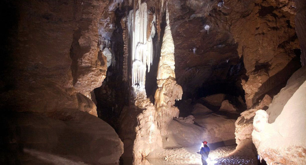 بالفيديو.. العثور على مواطن عربي يسكن