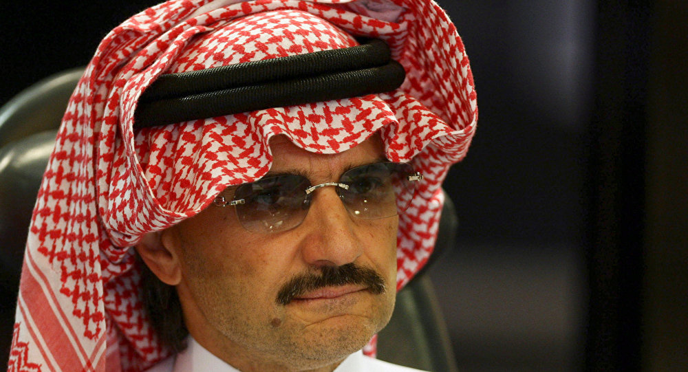 بالفيديو.. الوليد ابن طلال يمارس هوايتيه