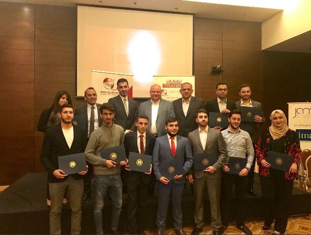 حفل توزيع عشر منح من معهد