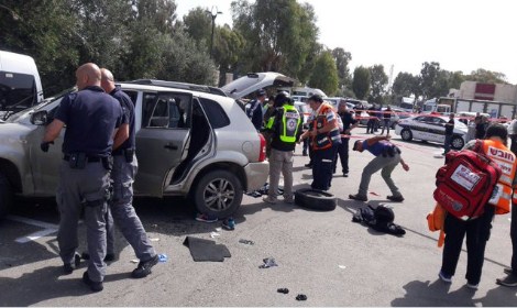 إصابة شرطي وجنديين إسرائيليين بحادثة دهس