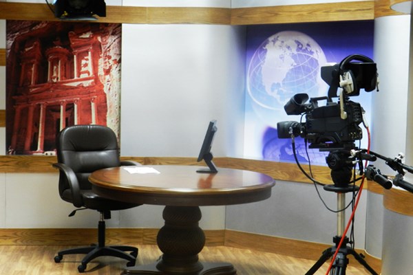 المذيع الزيودي يشكو مدير عام مؤسسة