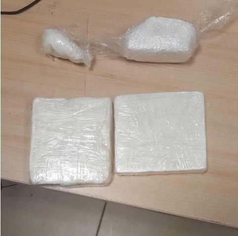 إحباط محاولة تهريب كوكايين وحبوب مخدرة