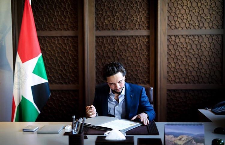 ولي العهد في المكتب