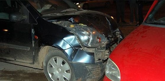 إصابة (6) أشخاص اثر حادث تصادم