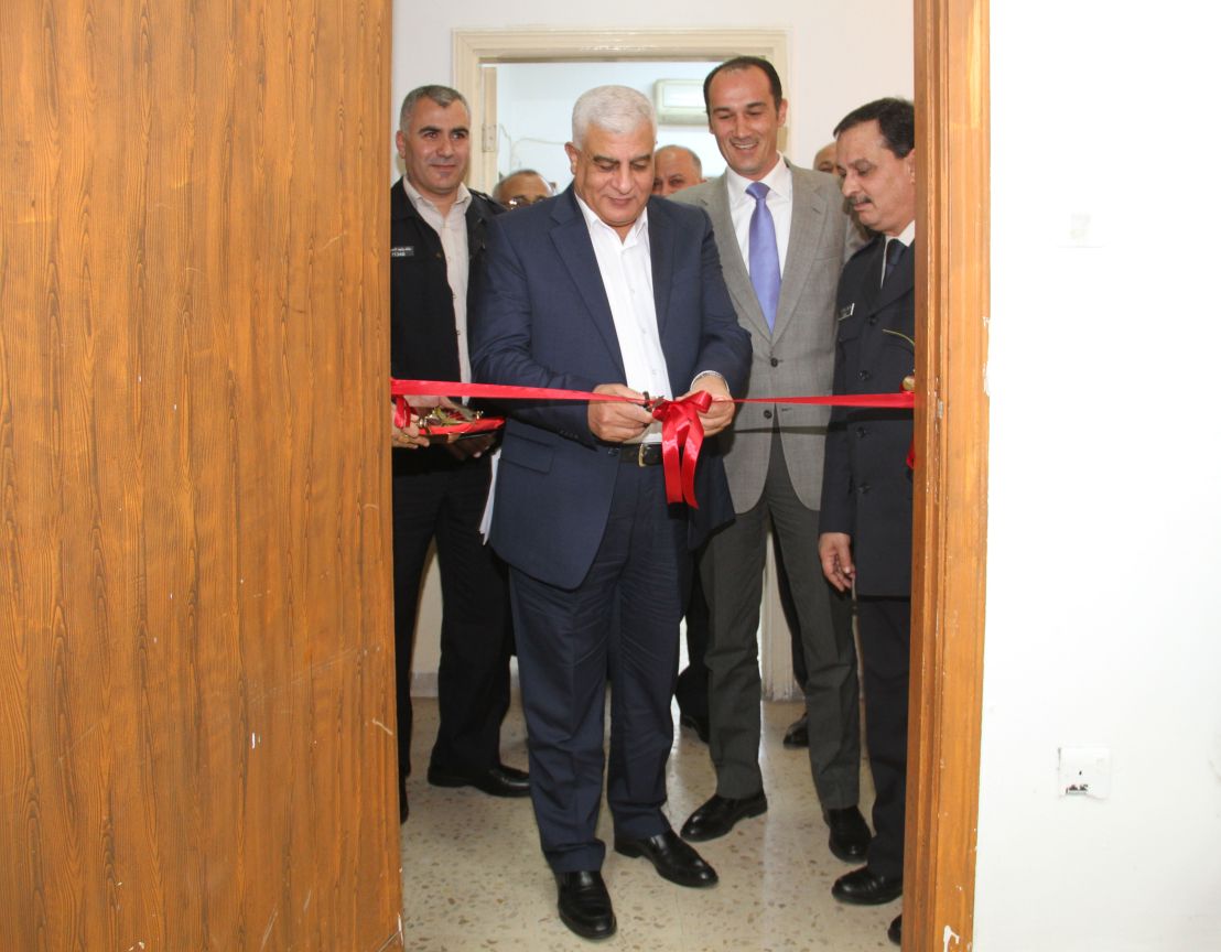 الحمود يفتتح قسم السيارات الأجنبية بجمرك