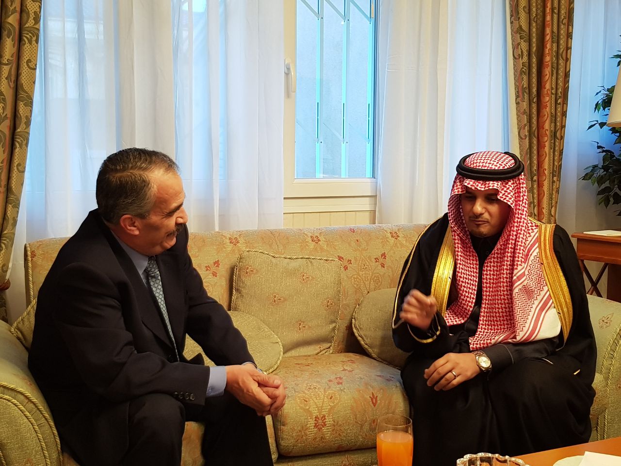 وزير الداخلية يلتقي نظيره اللبناني ورئيس