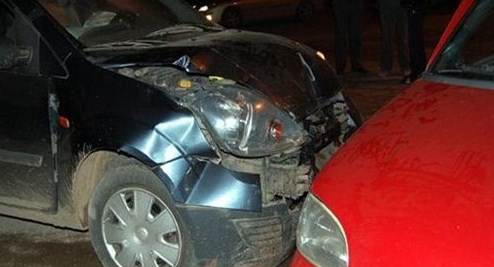 إصابة (5) أشخاص اثر حادث تصادم