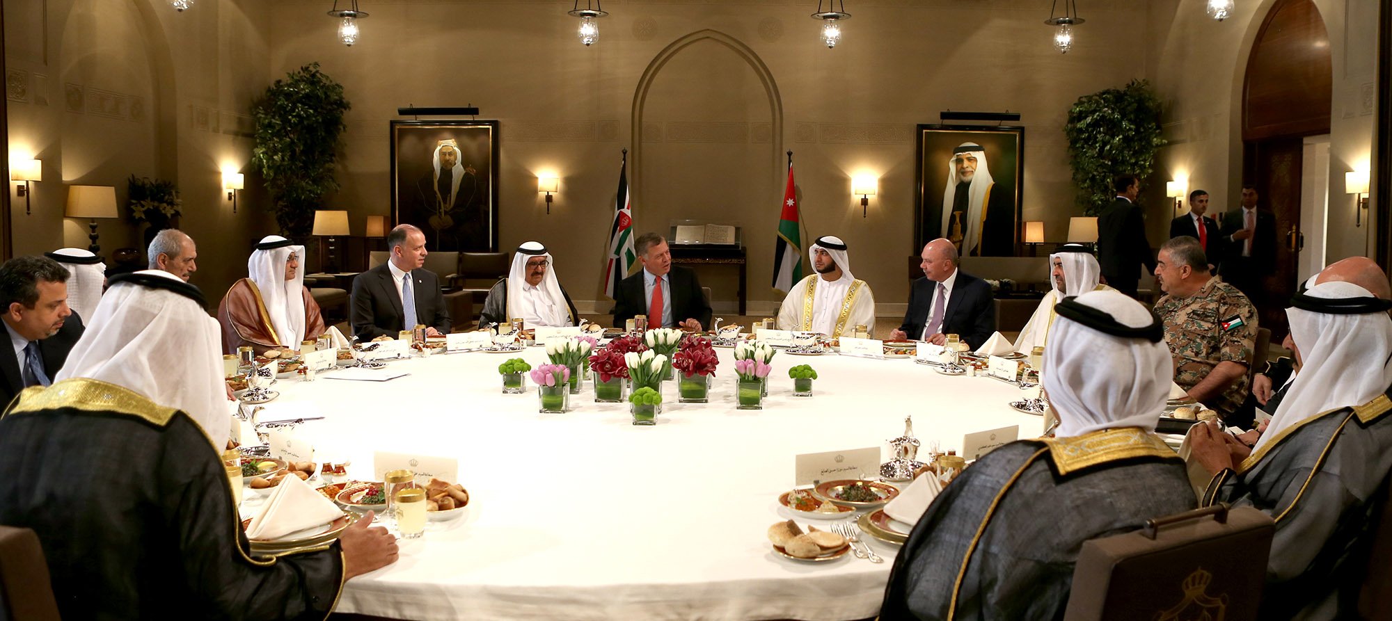 الملك يستقبل الشيخ حمدان آل مكتوم