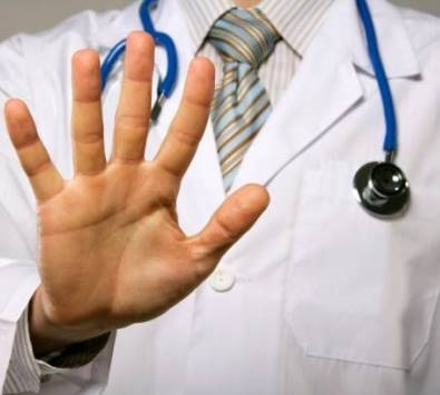 الإعتداء بالضرب على طبيب في الكرك