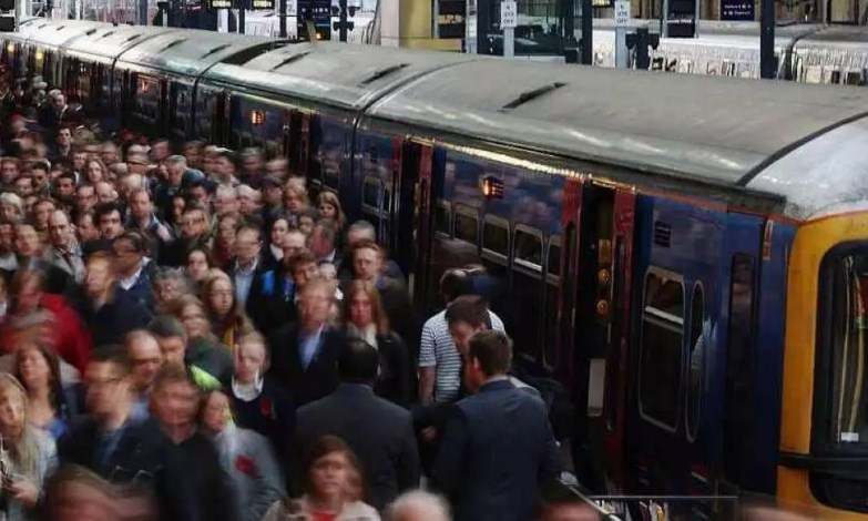 بسبب 6 دقائق فوضى في 25