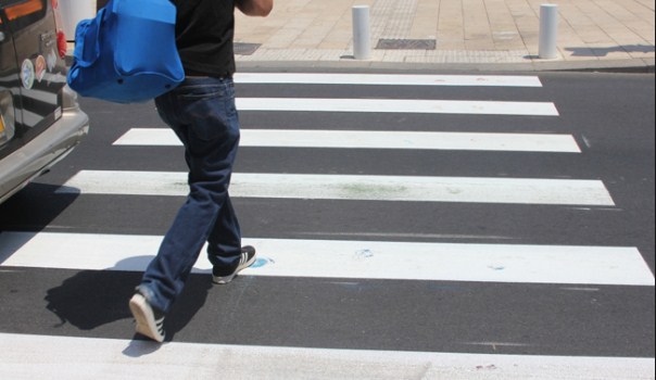 اقامة ممرات للمشاة امام عدد من