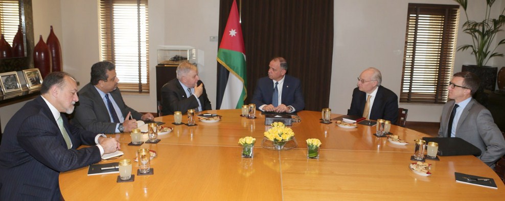 الأمير فيصل يستقبل وفدا أمريكيا