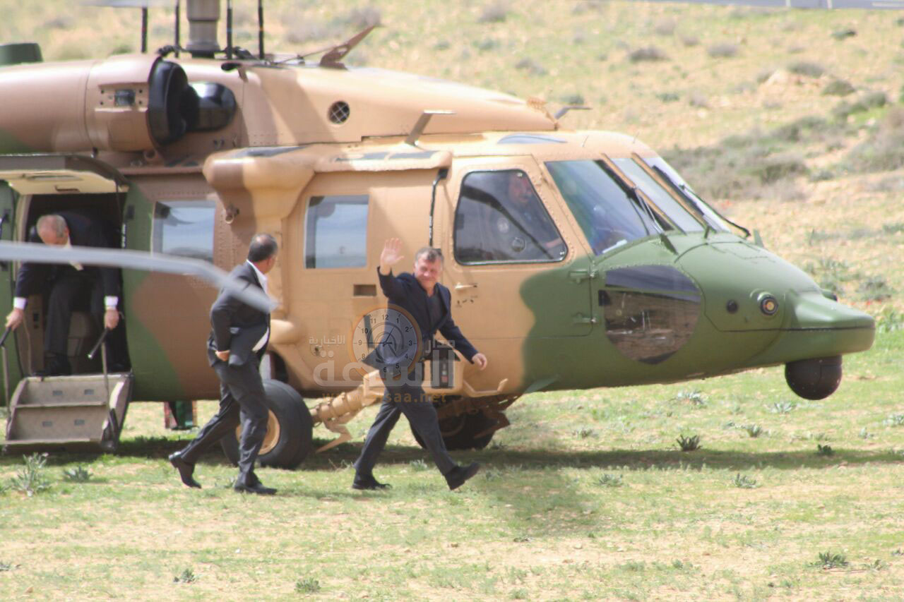 (صور خاصة) الملك في الطفيلة مع