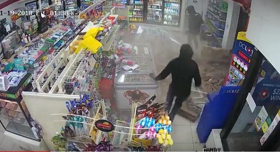 سرقة صراف آلي على طريقة هوليوود