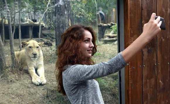 صور السيلفي تدر أموالا على أطباء