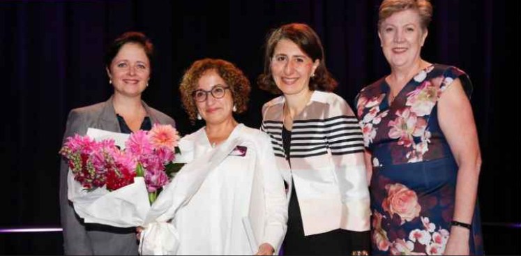 الأردنية هالة زريقات تفوز بجائزة امرأة