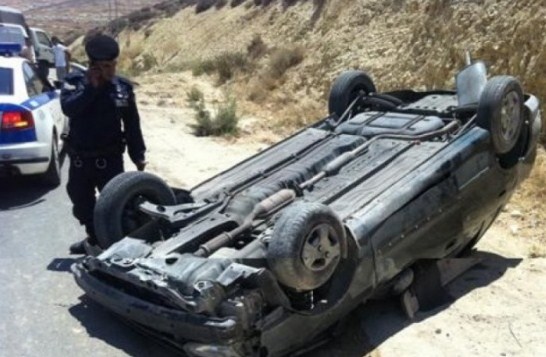 اصابتان بتدهور مركبة في العقبة