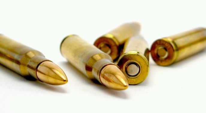 رصاصة طائشة تستقر برأس طفل في