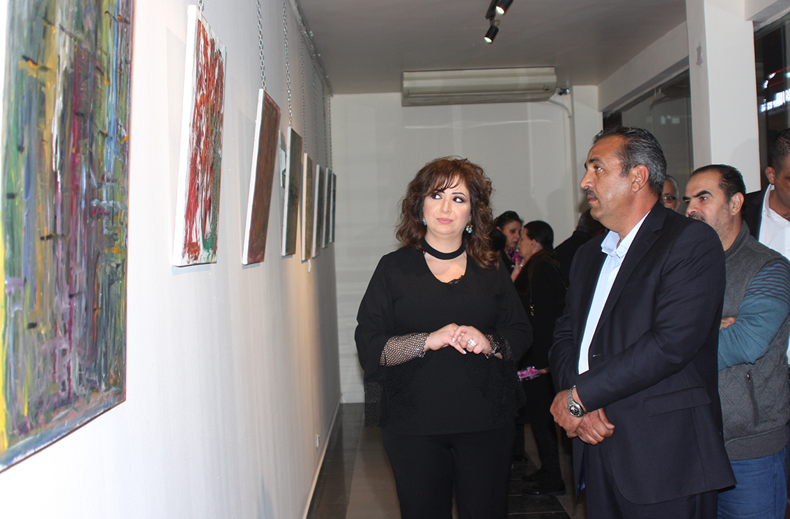 افتتاح معرض الفن التشكيلي للفنانة غدير