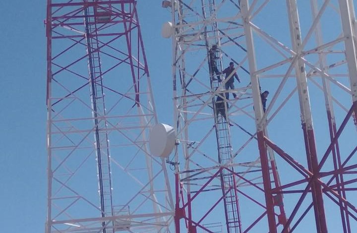 في مدينة عربية.. 4 شبان يهددون