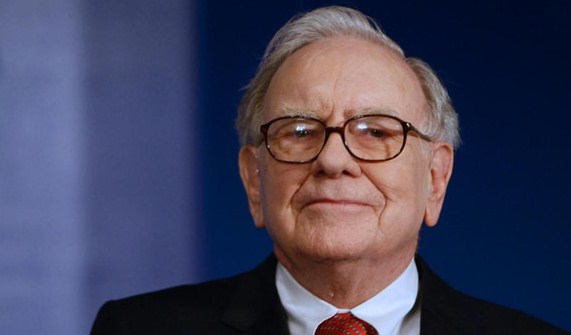 ثالث أغنى رجل في العالم يشرح