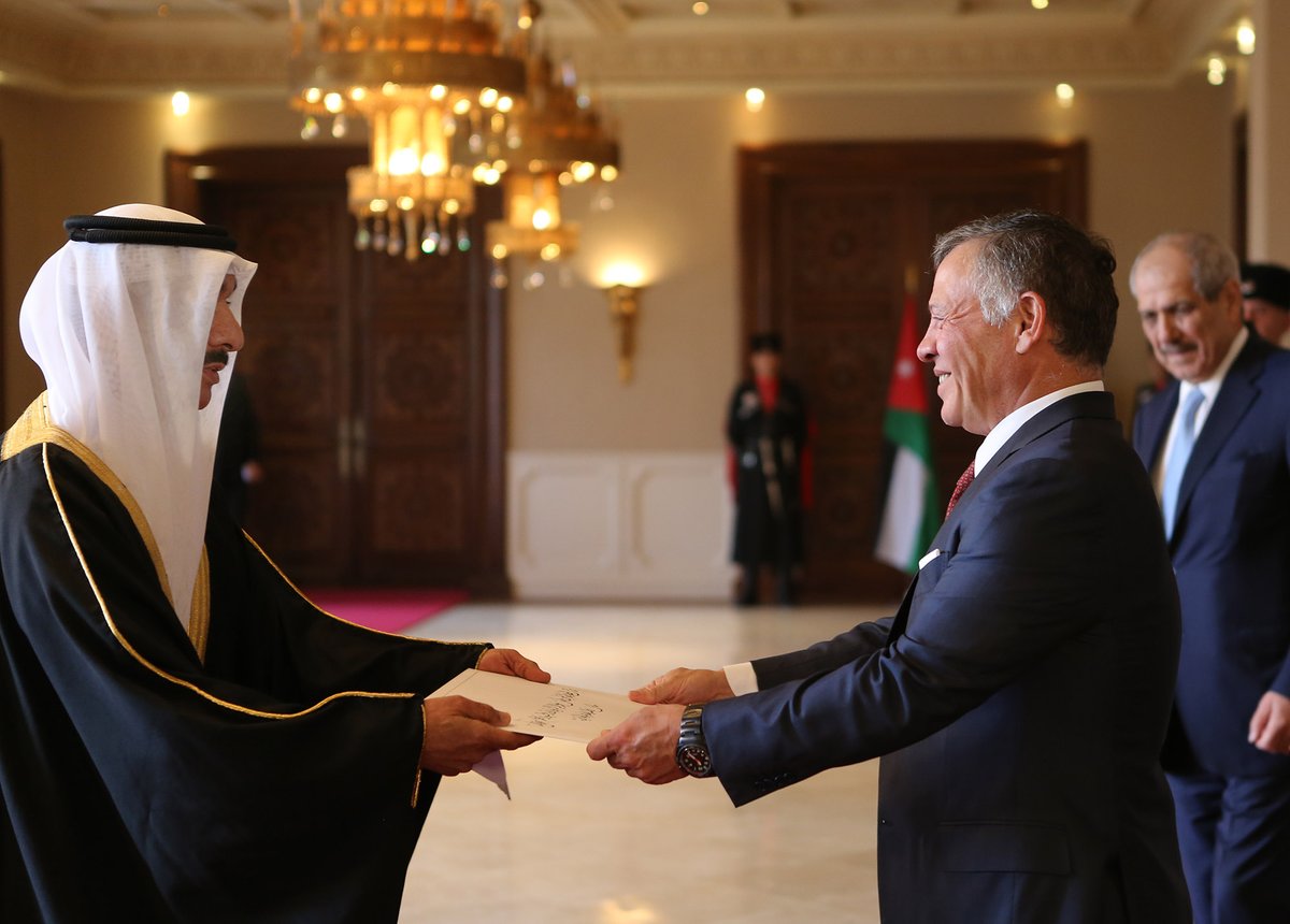 الملك يتقبل أوراق اعتماد سفراء (صور)