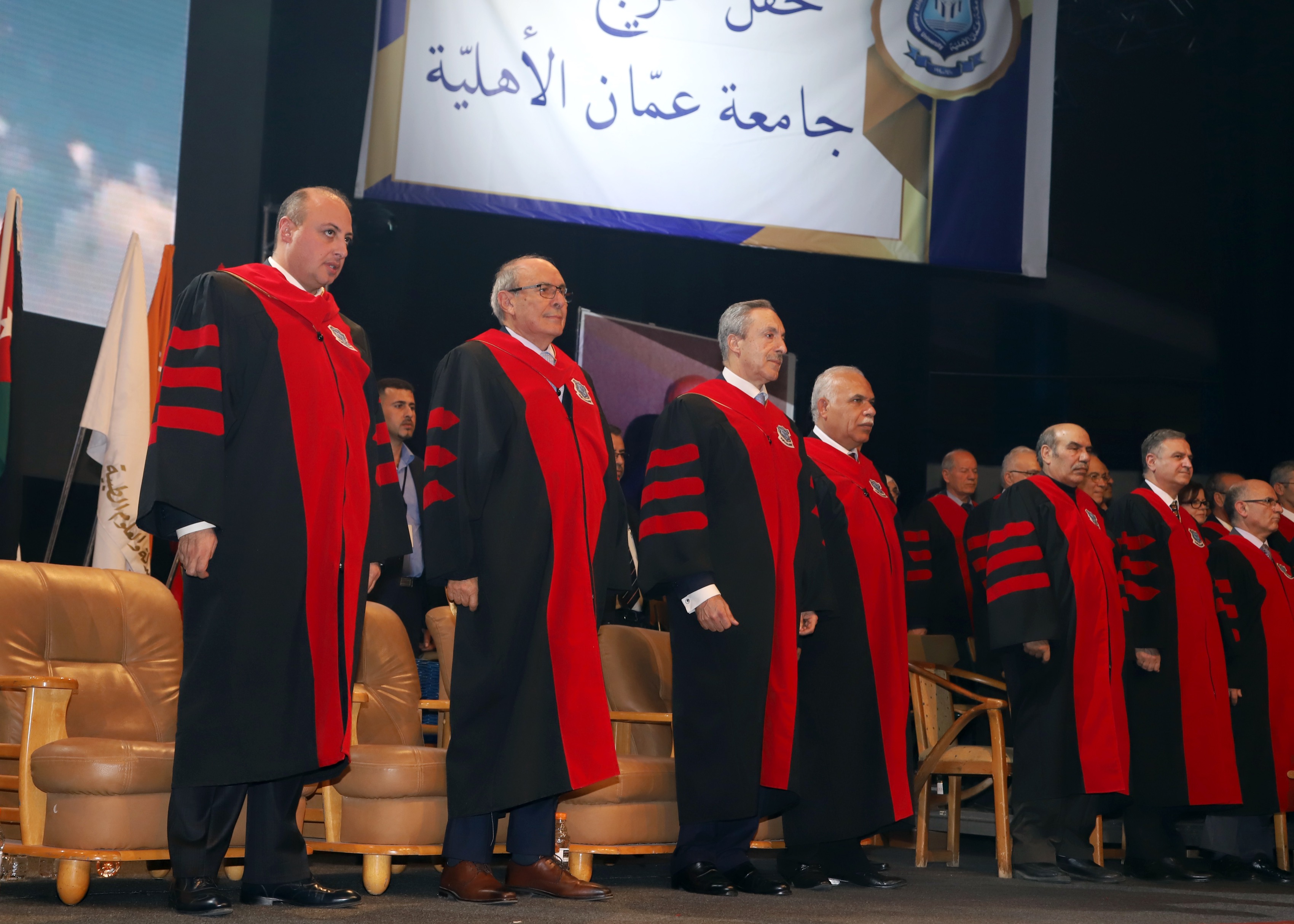 «عمان الأهلية» تخرّج فوجا من طلبتها