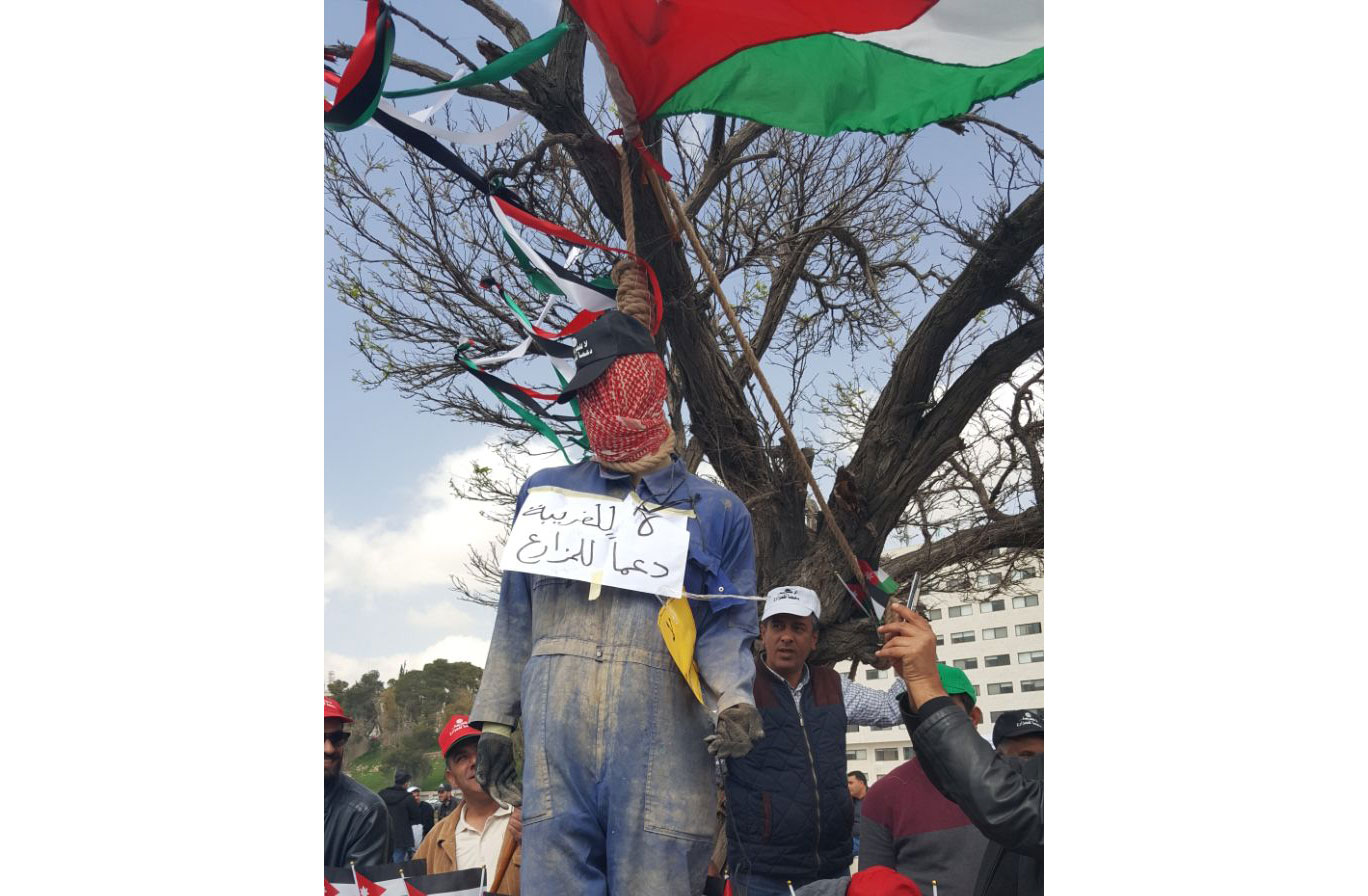 المزارعون يقاضون الحكومة