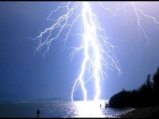 صاعقة تقتل 16 شخصا داخل كنيسة