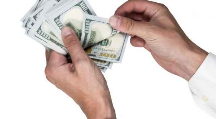 دراسة تحدد السن ’الأصعب ماديا‘ بحياة