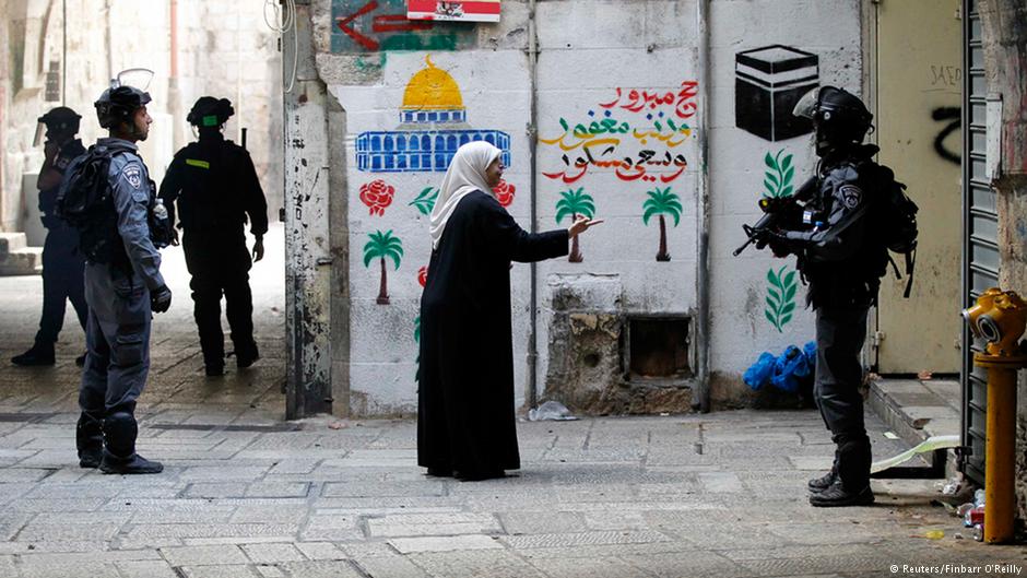 مقدسية أجبرها الاحتلال على ترك الدراسة